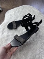 Стильные босоножки 