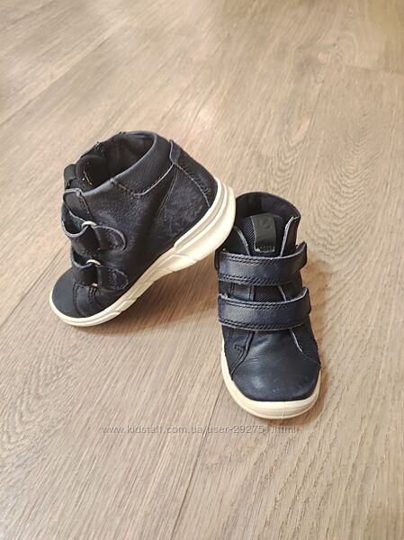 Кроссовки ecco  размер 24