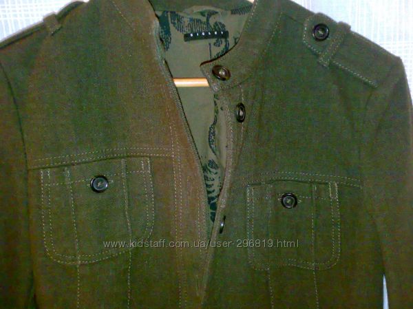 Пиджак Sisley, оч. теплый, Italy, side S. Цвет хаки. Очень удобный и стильн