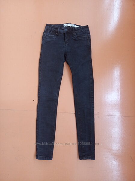Продам темно-сірі джинси стрейч унісекс на худеньку дитину 130-150см