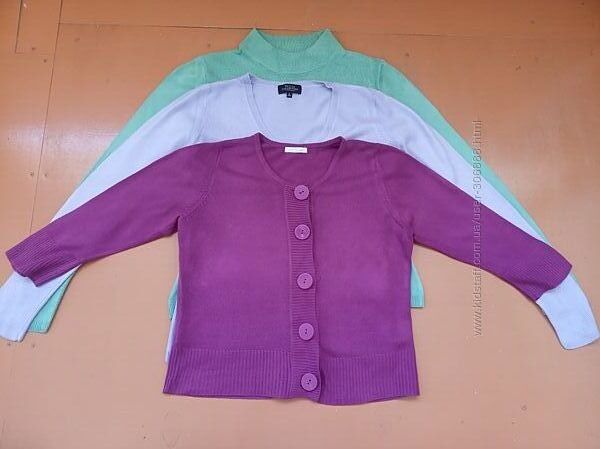 3 теплі акрилові кофти розмір S одним лотом.