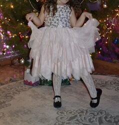 Красивое праздничное нарядное платье для девочки 5/7лет