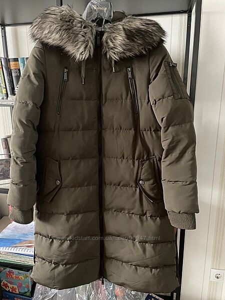 Пальто зимове, середньої довжини, з капюшоном