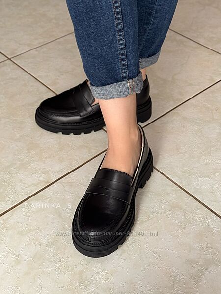 В наявності базові шкіряні лофери. Розміри 36, 37, 39, 40, 41.