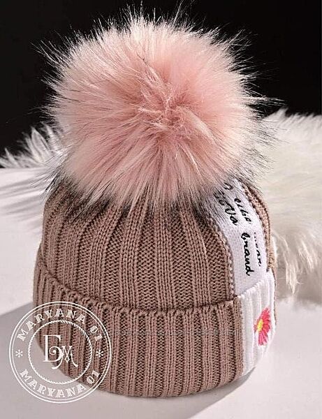 Тепла зимова шапка для дівчинки
