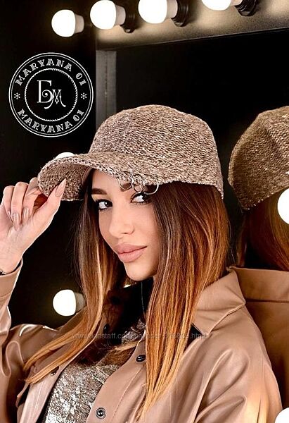 Тренд сезону вязана кепка-бейсболка / темний беж