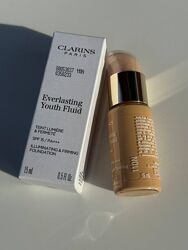 Стійкий тональний флюїд з омолоджувальною дією SPF 15 Clarins Everlasting 