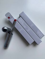 Новинка від r. e. m. beauty помада для губ у класичному червоному відтінку 10 