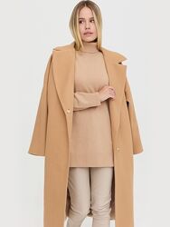 Об&acuteємне пальто в стилі oversize