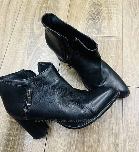 Стильные шикарные сапоги