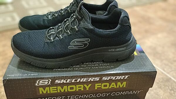 Продам оригінальні  кросівки Skechers 40 розмір 