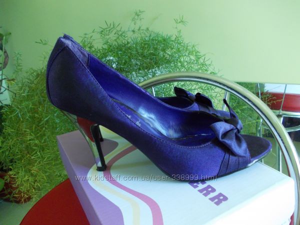 Фиолетовые  туфли  босоножки   39 размер