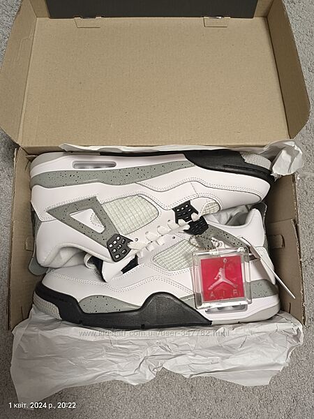 Nike Jordan 4 Retro UK 9