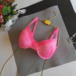 Яркий бюст от TU р 80 е сток