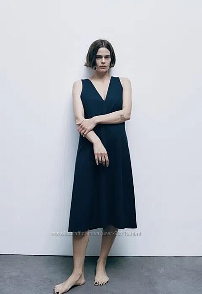 Платье средней длины в минималистическом стиле Zara - S, темно-синее