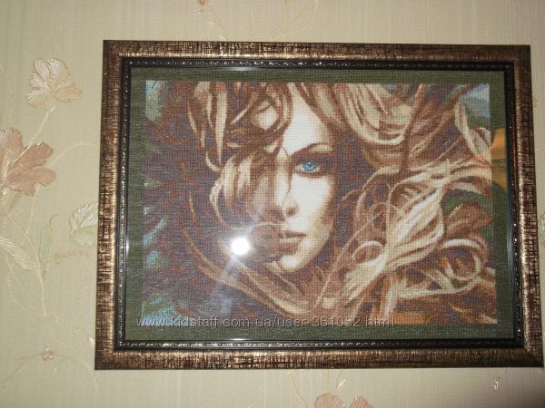картины вышиты крестиком и бисером
