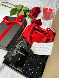 Подарунковий еротичний набір бокс Love box нижньої білизни наручники сукня 