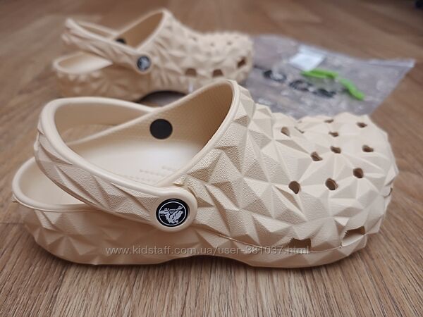 Жіночі сабо crocs classic geometric clog shitake клоги оригінал шлепанцы