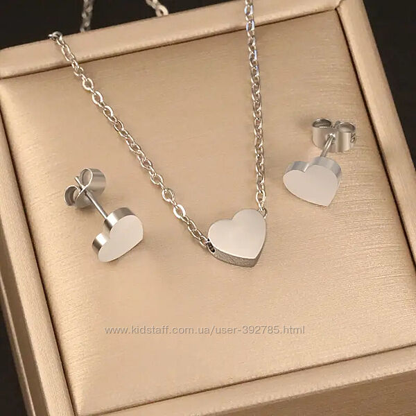 Элегантный комплект из 3 предметов подвеской в виде сердца и серьги-гвоздик