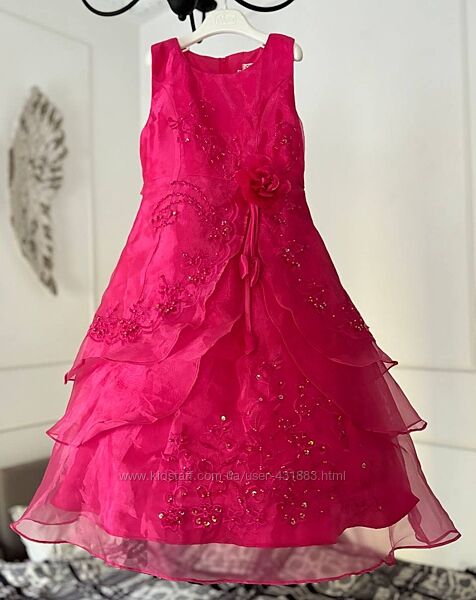 Сукня для особливих урочистих подій