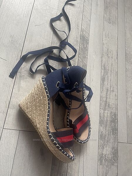 Босоніжки , танкетка , плетіння