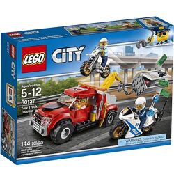 Конструктор LEGO City 60137 Побег на буксировщике