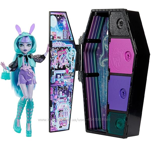 Кукла Монстр Хай Твайла Секреты в шкафу Серия 3 Monster High Twyla HNF82