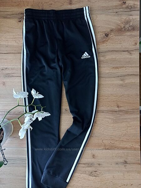 Adidas спортивні штани з лампасами S-розмір. Оригінал  Колекція 2022 