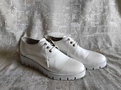 Шкіряні туфлі на шнурівці розмір 37 устілка 24,5 см