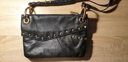 Чудова шкіряна сумка крос-боді із заклепками