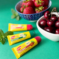 Carmex Daily Care увлажняющий бальзам для губ вишня SPF 15. 10 г