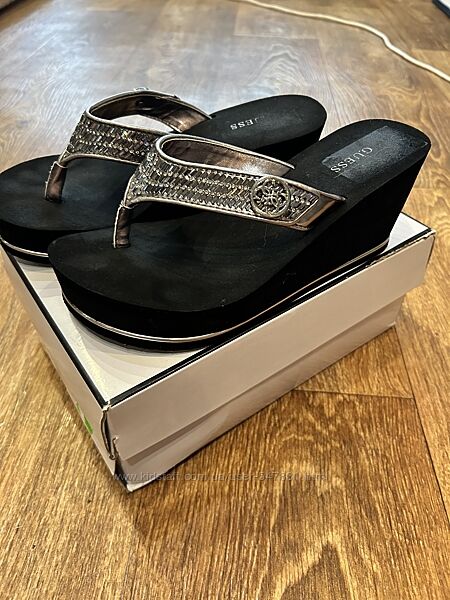 Шльопанці Guess, оригінал