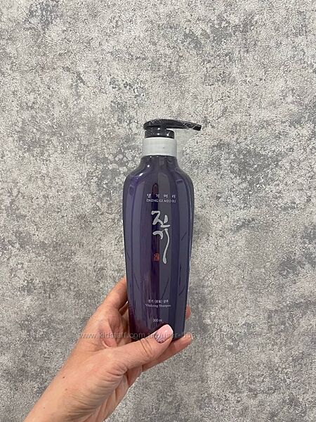 Регенеруючий шампунь для волосся daeng gi meo ri vitalizing shampoo 300 ml