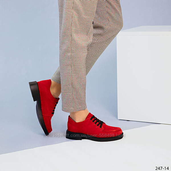 Женские красные замшевые туфли