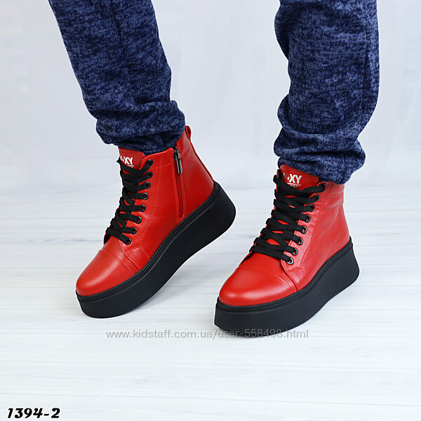 Зимние кожаные ботинки красного цвета