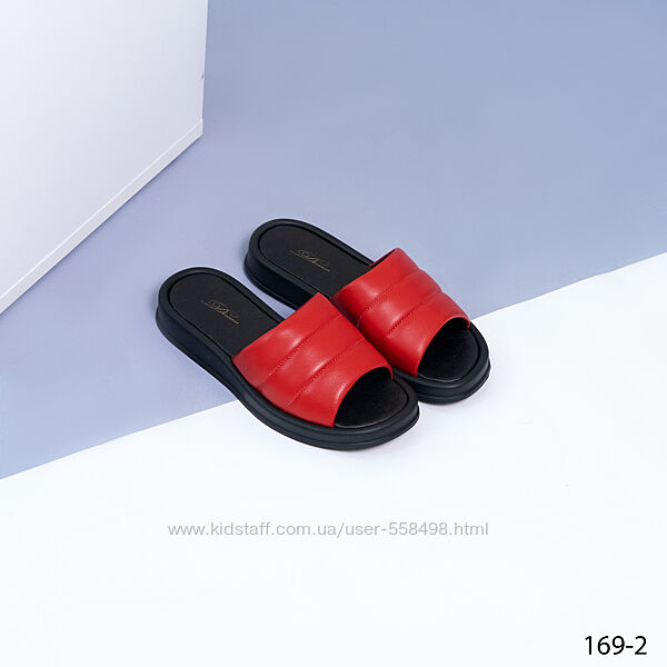 Женские кожаные шлепанцы  цвета-пудра, красный