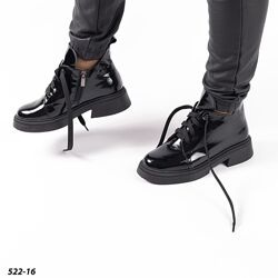 Шкіряні чорні жіночі черевики на шнурках