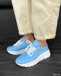 Жіночі літні шкіряні кросівки блакитного кольору перфорація