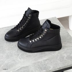 Шкіряні чорні демісезонні черевики зі шнурівкою
