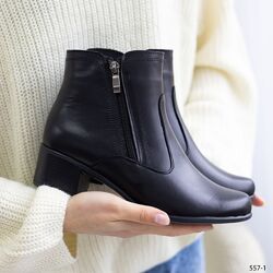 Жіночі шкіряні півчобітки на невеликих підборах із двома блискавками