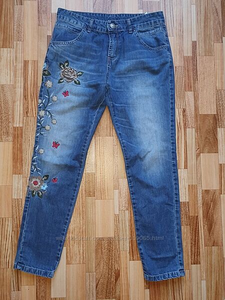 Новые джинсы с вышивкой - размер s