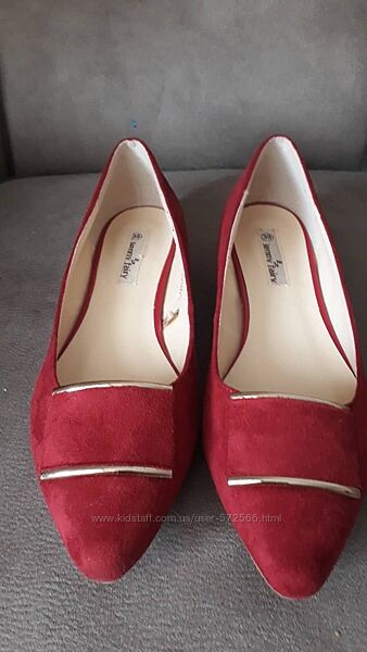 Замшеві туфлі червого кольору