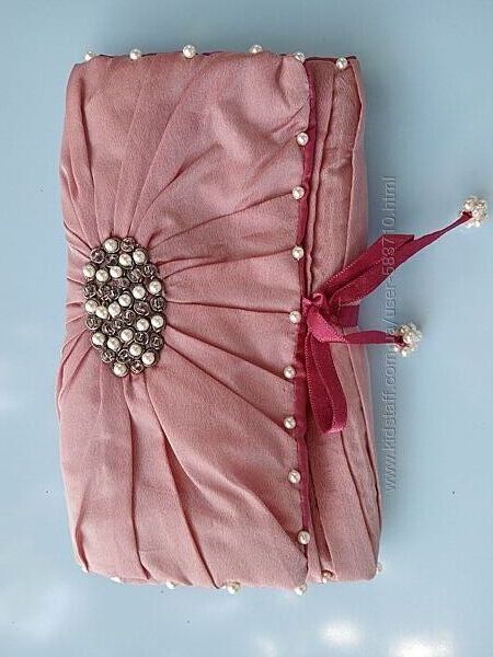 Новий клатч для прикрас с штучними перлами і металевим декором. східний.