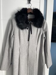 Тепле шерстяне пальто класичного типу зі зйомним воротом