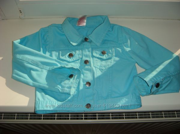 Джинсовых коротенький пиджак ярко бирюзового цвета