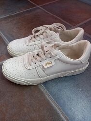 Білі кросівки 38р з екошкіри