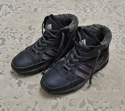 Дитячі теплі черевики для хлопчика в ідеальному стані 