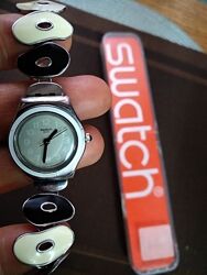 Часы  наручные женские Swatch, оригинал Швейцария.
