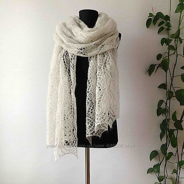 Універсальний сіро-бежевий палантин ручної роботи