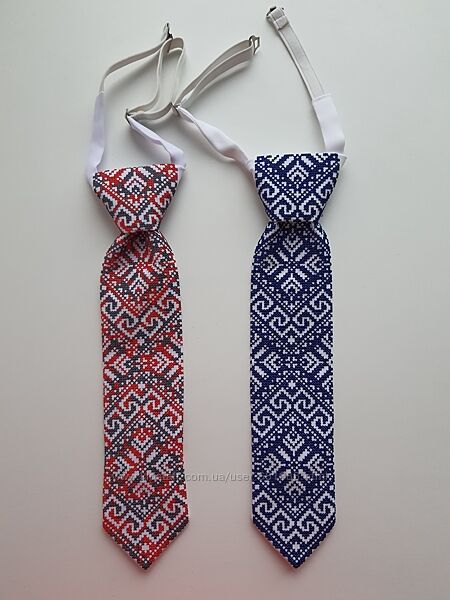 Дитячі краватки вишиті хрестиком синя і червона в ідеальному стані